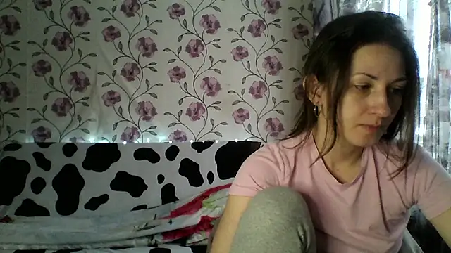 nika smily online show from December 15, 2025, 5:13 am