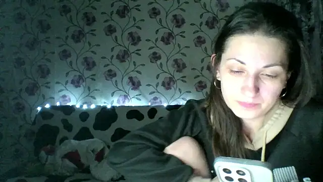 nika smily online show from December 13, 2025, 8:04 pm