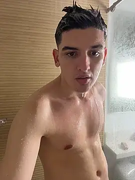 Valentino ceratti online show from December 19, 2025, 11:07 pm