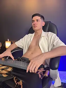 Valentino ceratti online show from December 18, 2025, 11:19 pm