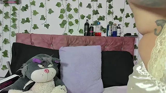 Ayla-marttinez online show from July 15, 2026, 2:40 am