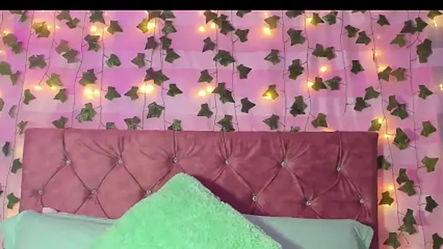 Snapshot of Ayla-marttinez chatting on February 21, 2026, 1:18 am Ayla-marttinez online show from February 21, 2026, 1:18 am