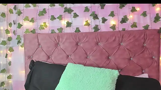 Snapshot of Ayla-marttinez chatting on February 8, 2026, 1:25 am Ayla-marttinez online show from February 8, 2026, 1:25 am