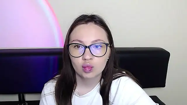 Snapshot of LiliaErmi chatting on June 16, 2026, 6:24 am LiliaErmi online show from June 16, 2026, 6:24 am