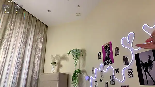 DreamyPalace online show from March 15, 2026, 1:18 pm