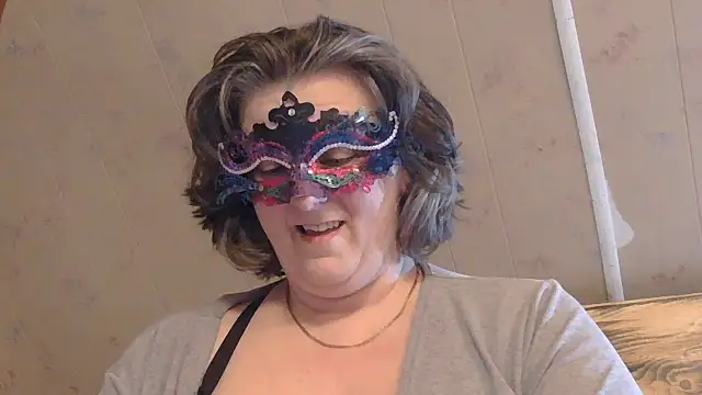 MommaBear5676 online show from February 24, 2026, 11:27 pm