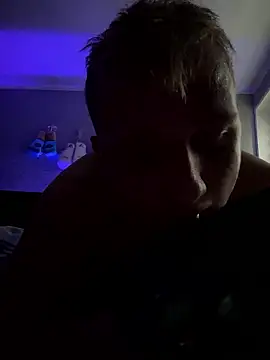 Snapshot of dust1n_ chatting on January 16, 2026, 8:40 am dust1n online show from January 16, 2026, 8:40 am