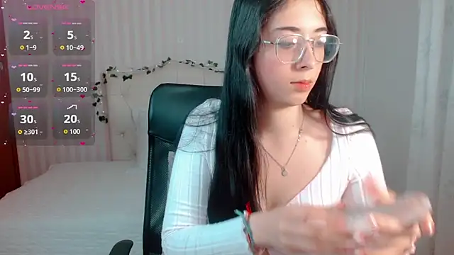 Snapshot of emmalove_doll chatting on March 6, 2026, 12:38 am emmalove doll online show from March 6, 2026, 12:38 am