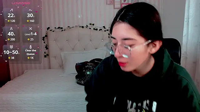 Snapshot of emmalove_doll chatting on March 19, 2026, 12:21 am emmalove doll online show from March 19, 2026, 12:21 am