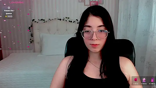 Snapshot of emmalove_doll chatting on March 23, 2026, 12:11 am emmalove doll online show from March 23, 2026, 12:11 am