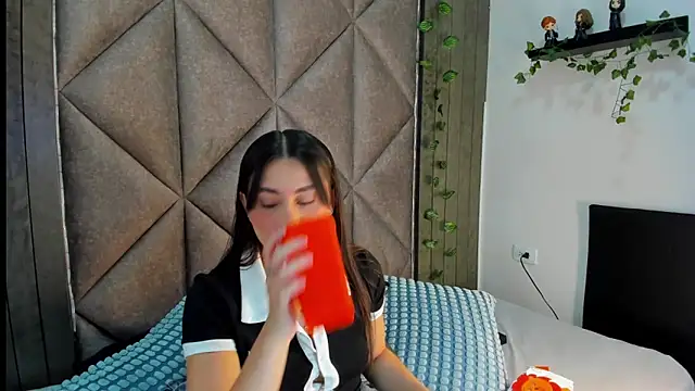 Miia Anderson online show from February 23, 2026, 12:06 pm