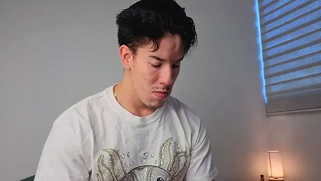 maxxcooper1 online show from January 16, 2026, 10:03 pm