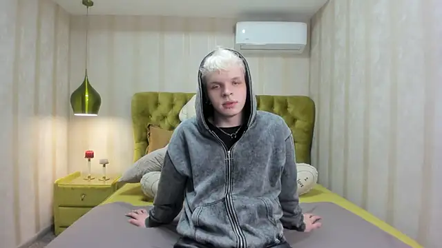 Snapshot of MillerBills chatting on December 17, 2025, 7:41 pm MillerBills online show from December 17, 2025, 7:41 pm