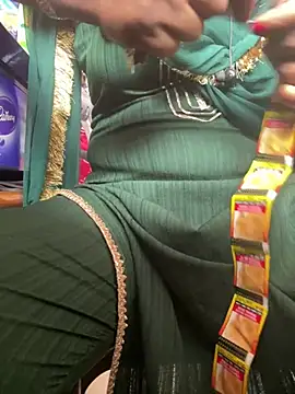 Snapshot of cute_mahi001 chatting on July 9, 2026, 4:46 am cute mahi001 online show from July 9, 2026, 4:46 am
