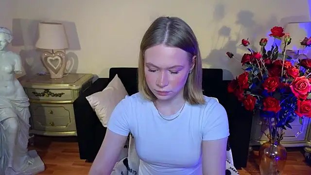 RebeccaLewis online show from December 16, 2025, 11:25 am