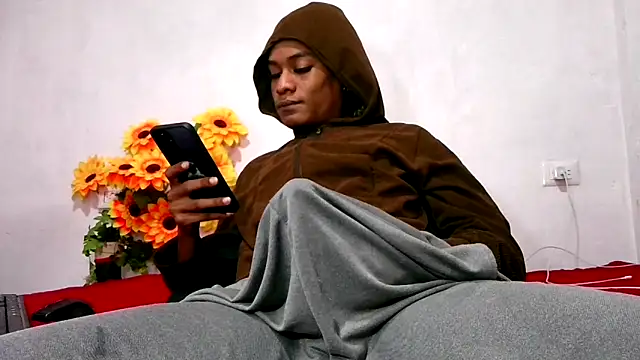 Snapshot of SantiMiller chatting on December 19, 2025, 7:05 pm SantiMiller online show from December 19, 2025, 7:05 pm