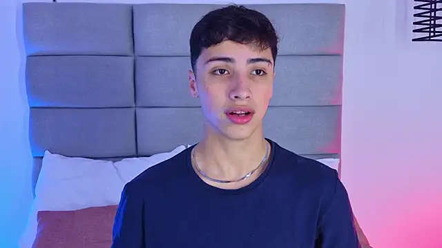 JoshClaarktt online show from August 5, 2026, 4:06 am