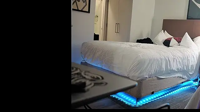 bluntbeautyxo online show from December 16, 2025, 1:10 am