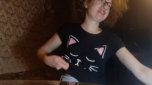 Snapshot of Alice_newhome chatting on January 7, 2026, 9:42 pm Alice newhome online show from January 7, 2026, 9:42 pm