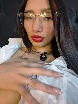 evangelineroos online show from April 26, 2026, 2:25 pm