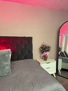 evangelineroos online show from July 7, 2026, 2:31 pm
