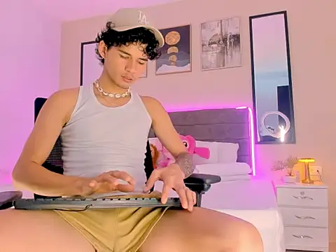 Snapshot of back_thomson chatting on February 13, 2026, 1:33 pm back thomson online show from February 13, 2026, 1:33 pm