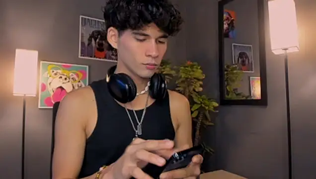 Snapshot of back_thomson chatting on January 31, 2026, 11:14 pm back thomson online show from January 31, 2026, 11:14 pm