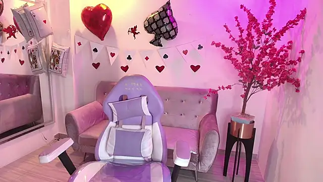 Sophie clay online show from February 12, 2026, 7:02 pm