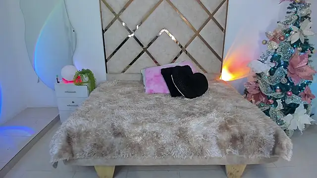 queenie staar online show from December 16, 2025, 8:57 pm