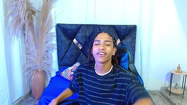 Snapshot of angelll18_ chatting on June 18, 2026, 8:36 pm angelll18 online show from June 18, 2026, 8:36 pm