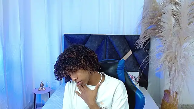 angelll18  online show from January 9, 2026, 9:00 pm