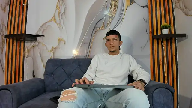 Straight Guy22 online show from December 22, 2025, 4:12 am