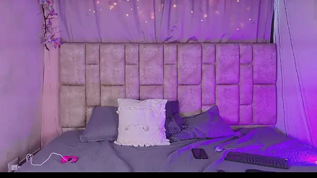 NanyMatrioska online show from June 5, 2026, 7:52 pm