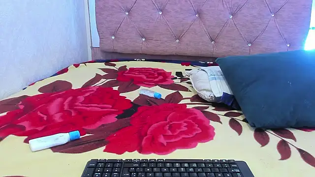 Jazmin040  online show from February 18, 2026, 11:50 am