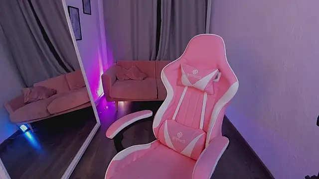 Nicoll Cherry online show from January 7, 2026, 1:16 pm