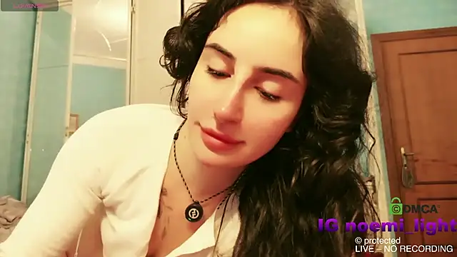 Snapshot of DeaAthena chatting on March 2, 2026, 9:44 pm DeaAthena online show from March 2, 2026, 9:44 pm