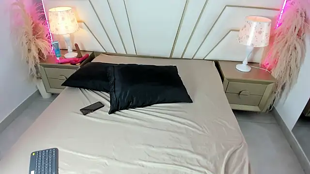 Zara Vidal online show from March 14, 2026, 3:45 am