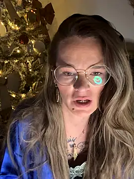 vinique99 online show from December 17, 2025, 3:06 pm