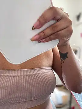 Snapshot of Zarahs_Blare1 chatting on March 11, 2026, 8:47 pm Zarahs Blare1 online show from March 11, 2026, 8:47 pm