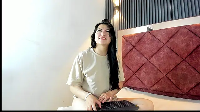 VIOLETA PARKKER online show from January 19, 2026, 12:42 pm