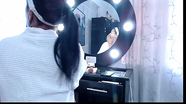 Snapshot of Naomy_Mature chatting on March 10, 2026, 12:09 pm Naomy Mature online show from March 10, 2026, 12:09 pm