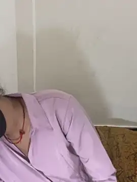 Snapshot of Pooja_Love143 chatting on March 20, 2026, 4:52 pm Pooja Love143 online show from March 20, 2026, 4:52 pm