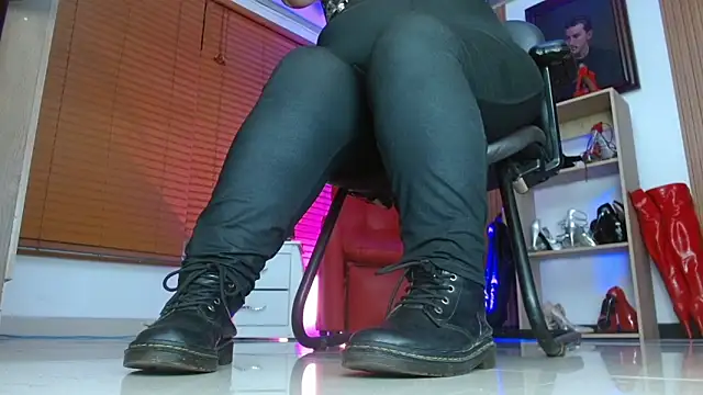 paola xm online show from March 17, 2026, 10:29 am