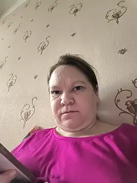 -Queen- online show from February 1, 2026, 6:44 am