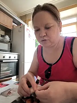 -Queen- online show from February 6, 2026, 10:33 am