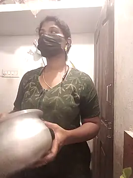 Snapshot of tamilsaisree chatting on March 17, 2026, 5:10 am tamilsaisree online show from March 17, 2026, 5:10 am