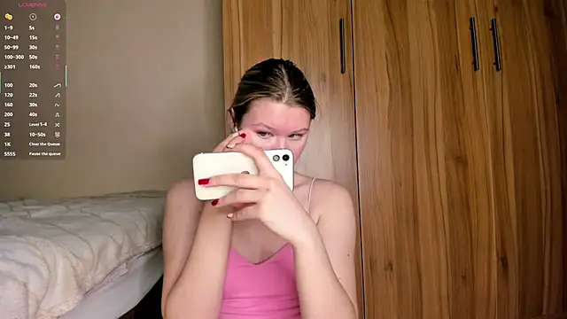 Snapshot of SkyeDavis chatting on March 12, 2026, 1:15 pm SkyeDavis online show from March 12, 2026, 1:15 pm