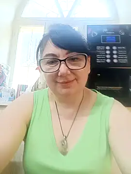 MariSwan222 online show from June 12, 2026, 6:33 am
