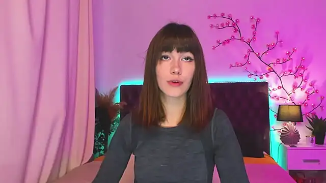MilanaHotts online show from August 5, 2026, 5:23 am