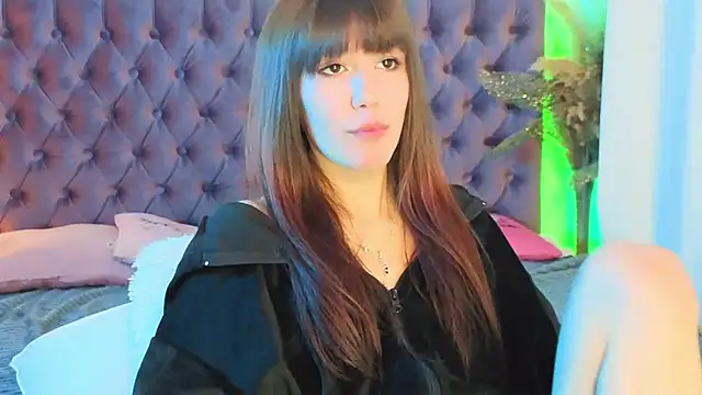 MilanaHotts online show from June 5, 2026, 6:52 am